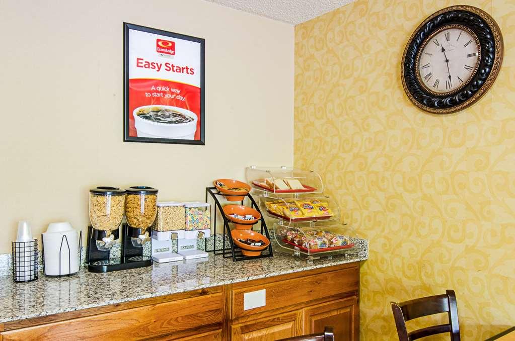 Econo Lodge Lynchburg Restoran gambar